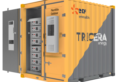 Geöffneter Flex400e Outdoor-Batteriespeicher